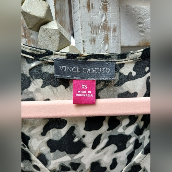 Vince Camuto Black and Cream Patterned Blouse - Picture 3 of 4